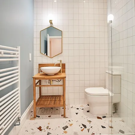 The House - Pool & * 斯卡伯勒