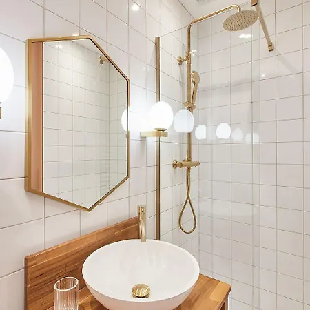 The House - Pool & *