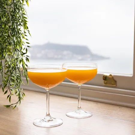 The House - Pool & * 斯卡伯勒