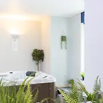 House Apartment *