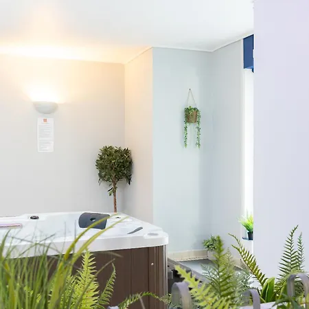 The House - Pool & Daire *