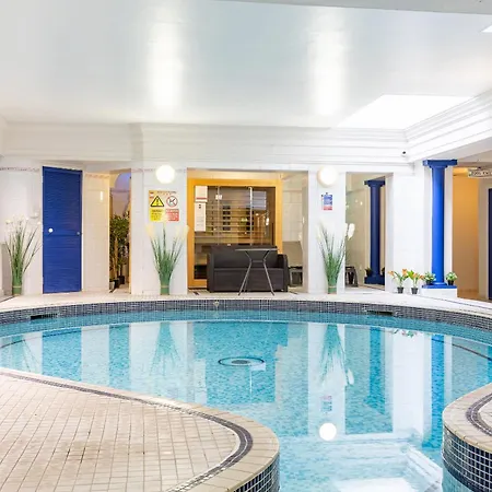 The House - Pool & Daire