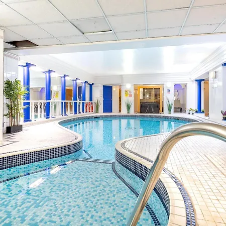 The House - Pool & Daire