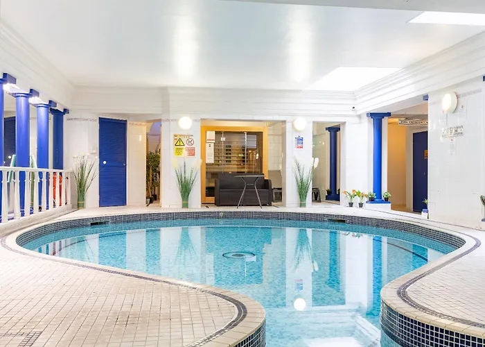 The House - Pool & Lägenhet