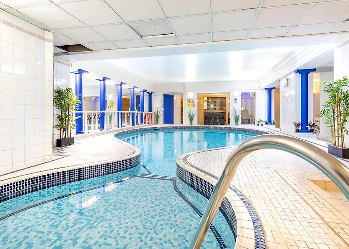 The House - Pool & Lägenhet