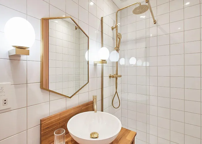 The House - Pool & *