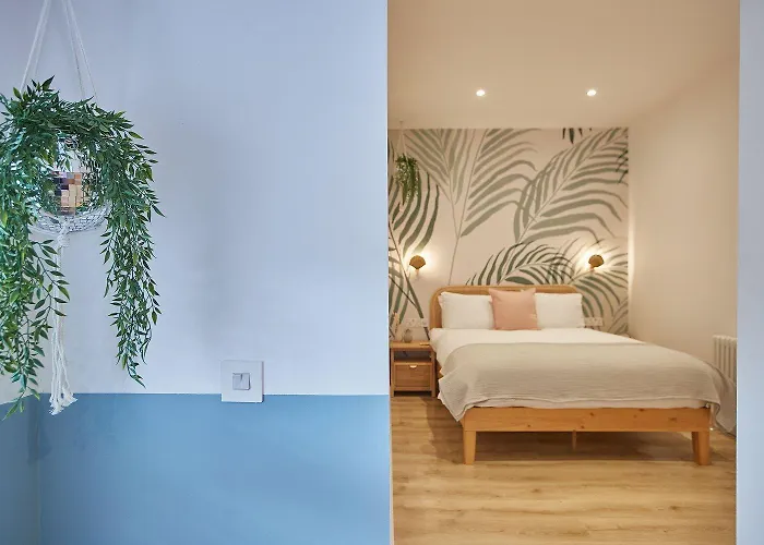 The House - Pool & Lägenhet