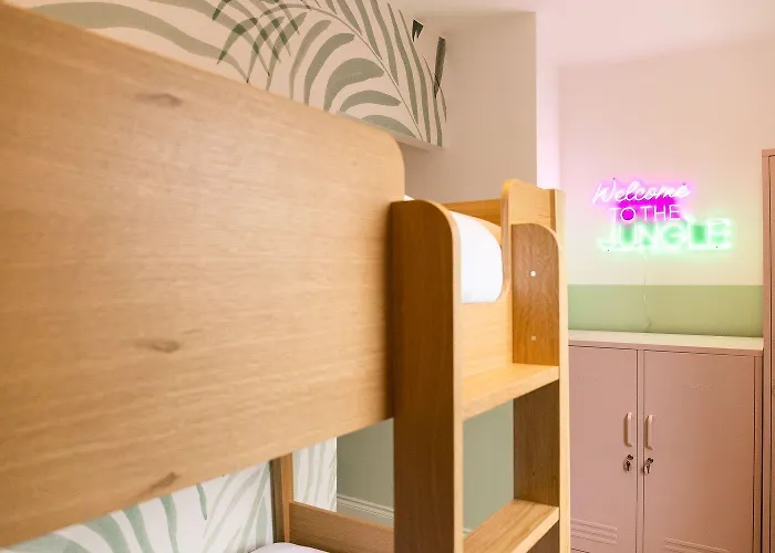 The House - Pool & Lägenhet *