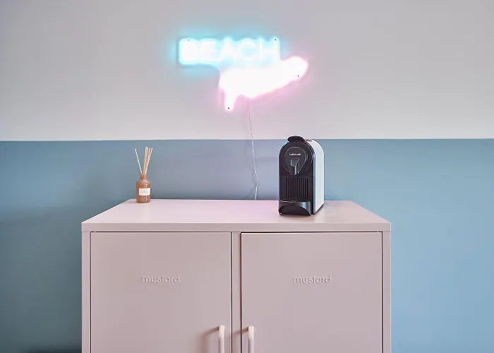 The House - Pool & *