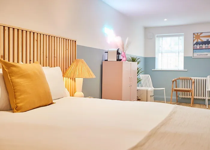 The House - Pool & Lägenhet