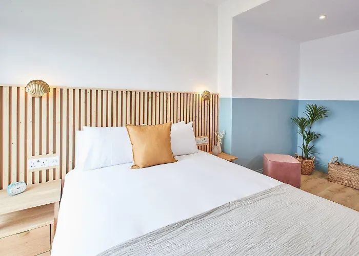 The House - Pool & Lägenhet