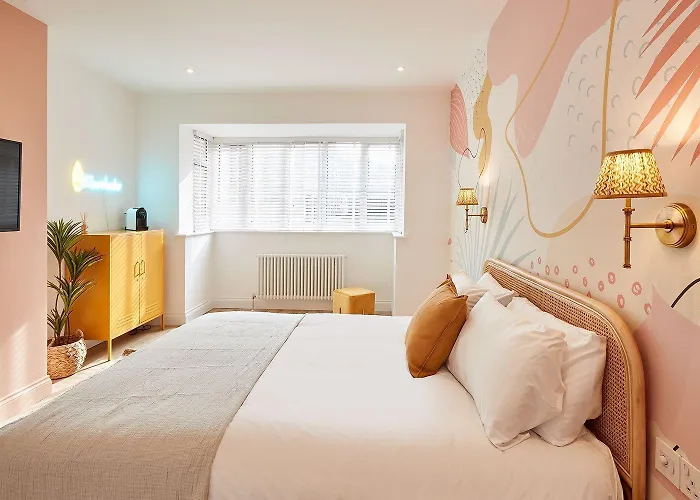 The House - Pool & Lägenhet *